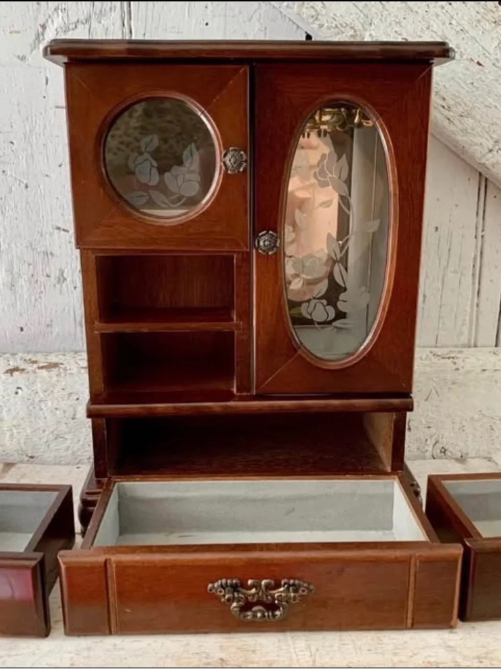 Vintage compact wooden